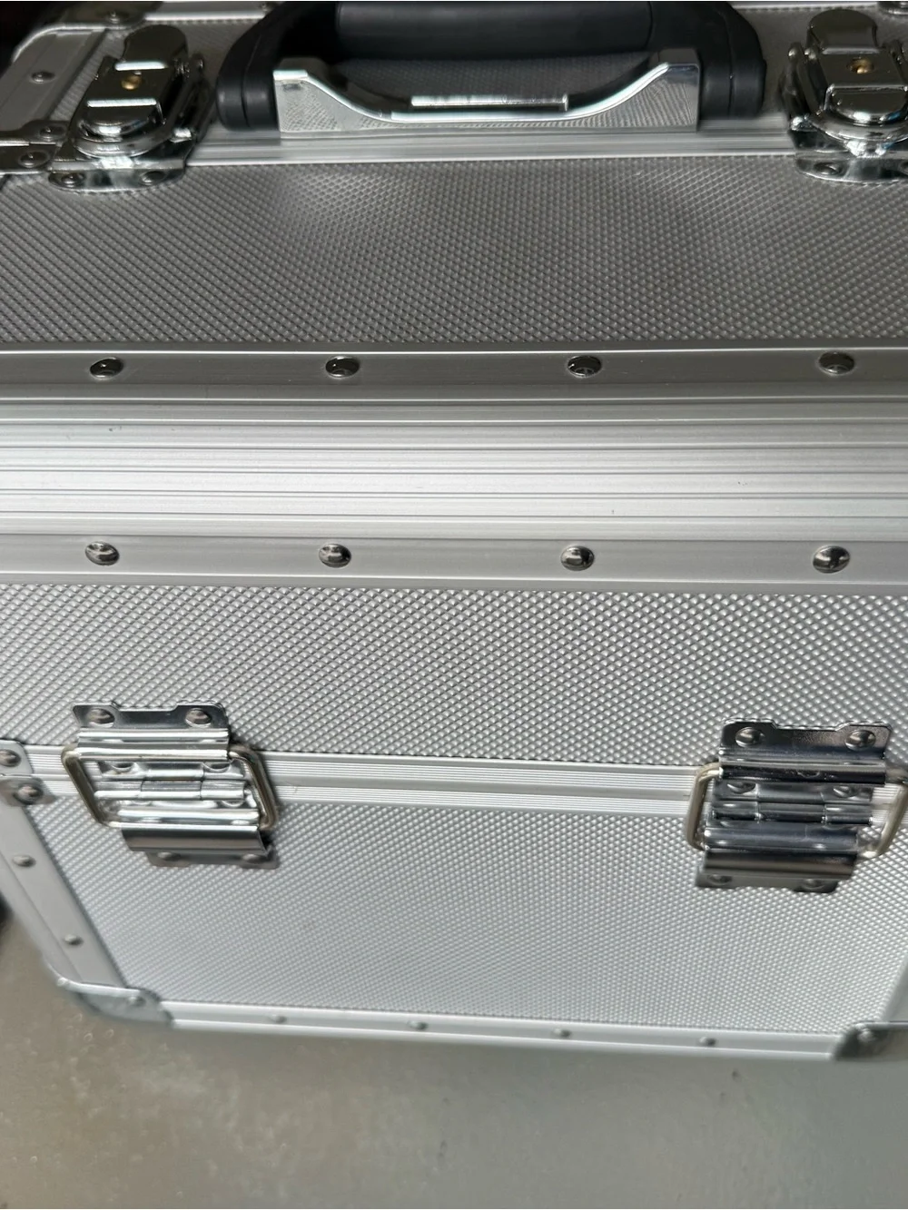 Artistry Silver Aluminum Makeup and Accessory Storage Case